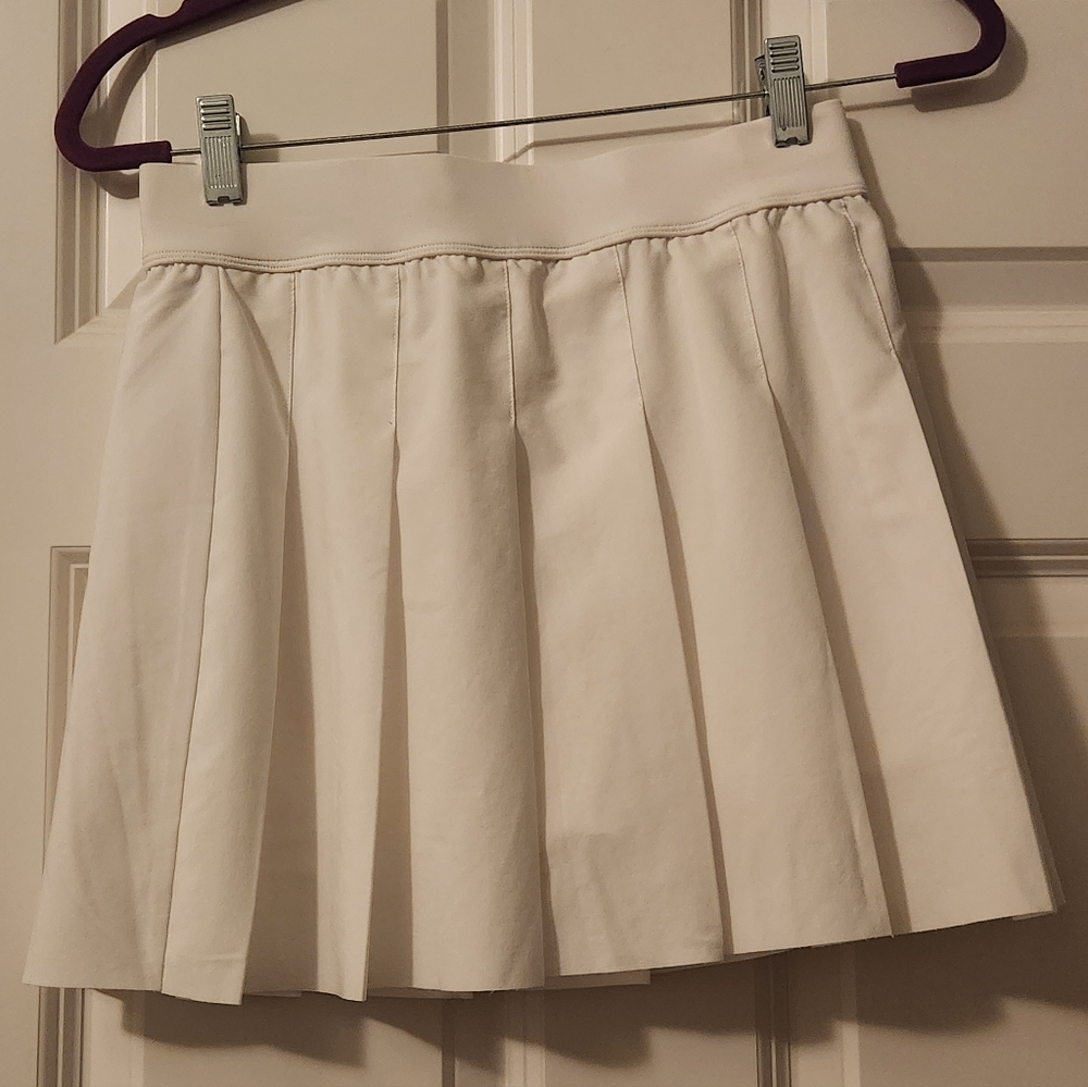 Fabletics Pleated White Skirt Skort Size SMALL Athletic